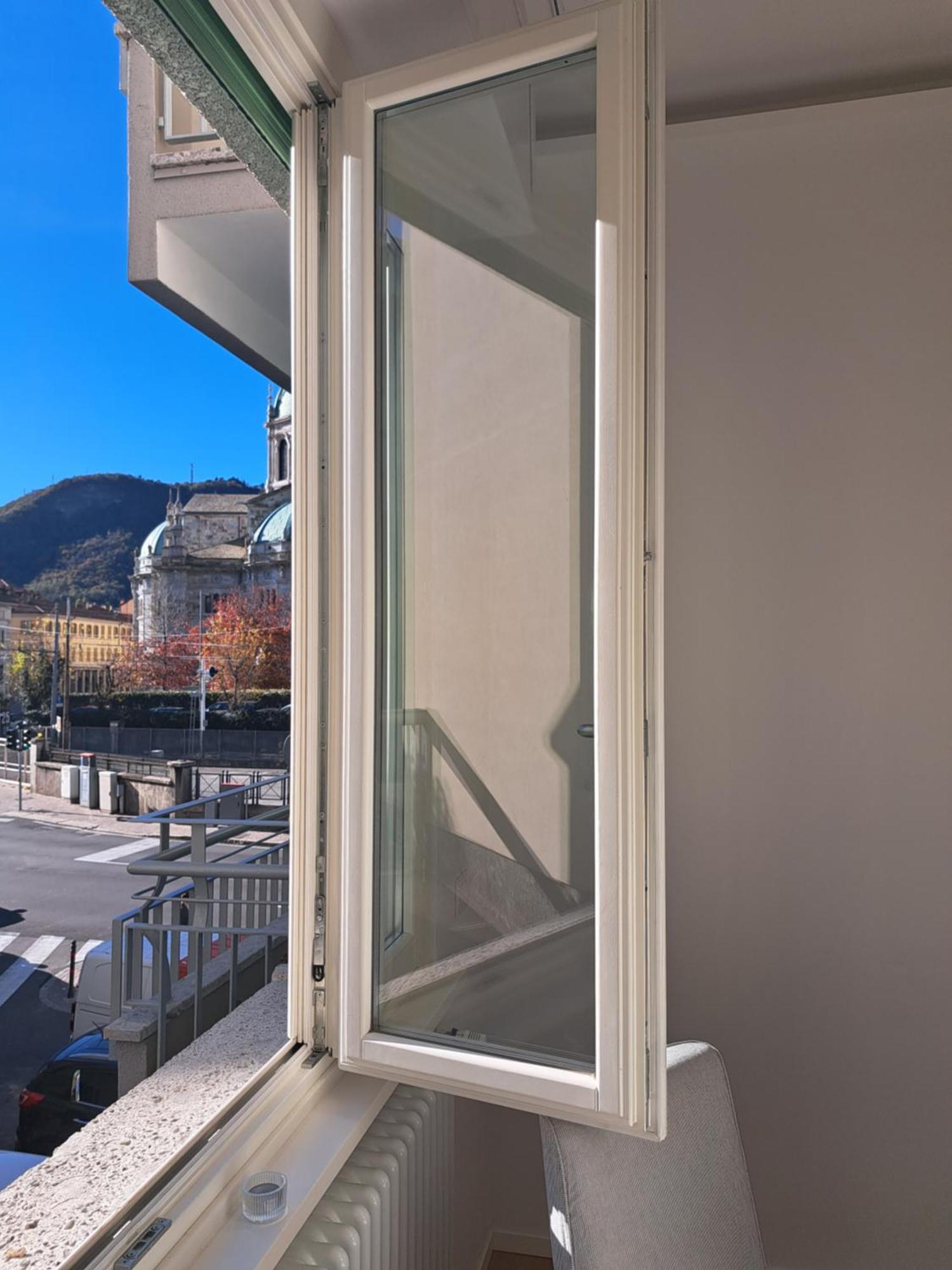 The Window On The Theatre And The Cathedral - Luxury * Côme